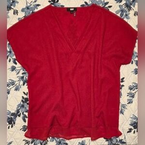 DKNY Red V-Neck Blouse Size Medium Lightweight Short Sleeve Sheer Hem Top
